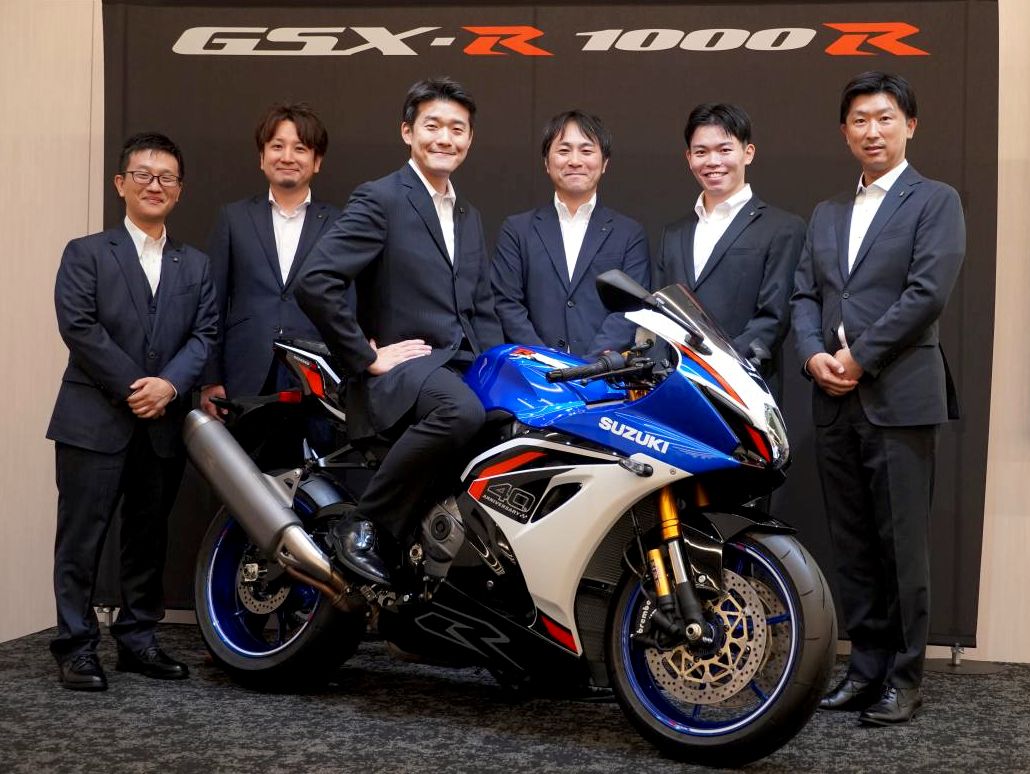 【深度解析】Suzuki「GSX-R1000R」2027年式開發說明會！微米級加工精度×Smart TLR×碳纖維定風翼，實質速度超越前代