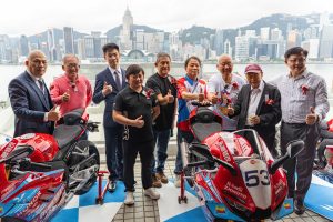 張雪親赴香港交付首批 820RR 旗艦跑車！宣布 2028 年以 V5 引擎戰車挑戰 WorldSBK 1000cc 頂級賽事
