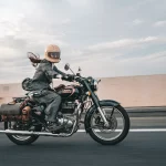 「想靠自己的力量去看更多風景」mayo的Royal Enfield「Classic 350」—Halcyon Green一見鍾情×義大利長後視鏡×定製後貨架×年度彩繪