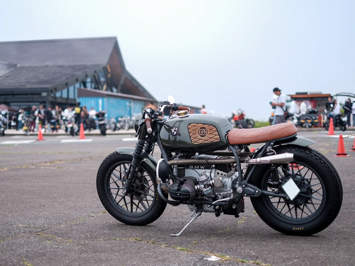 MOTOR FORCE客制“1980年式BMW R65”Brat×Scrambler风格！翘管×前叉3英寸短化×IKON避震×Motogadget仪表