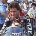 Barry Sheene获选MotoGP名人堂！英国站特别仪式×儿子Freddie代领奖牌×两届世界冠军19胜40次颁奖台传奇致敬