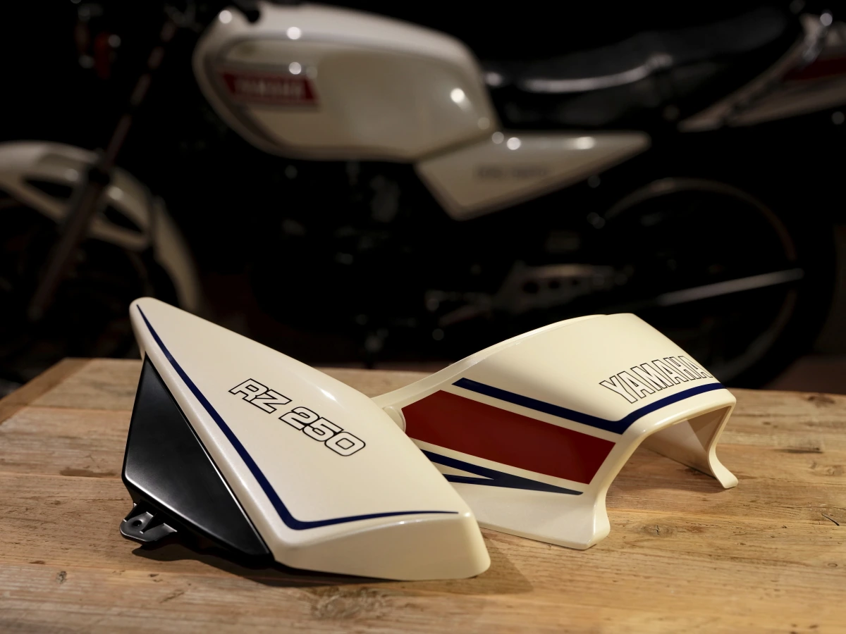 【新產品】Y’S GEAR「Yamaha RZ250（1980年式）復刻外裝套件」！CT掃描×逆向工程×三層職人塗裝×已塗裝/未塗裝/彩繪貼紙×Iconic Collection第一彈