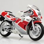 Aoshima／青島「Yamaha TZR250 ’89（3MA1）」1/12完成品摩托車模型2026年11月發售！絲綢白×VMAX藍2色
