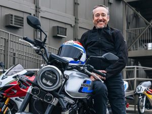 【新車】Honda CB1000F美國首次公開展示！Freddie Spencer試駕×蒙特雷汽車週The Quail Run×NS500複刻版表演賽