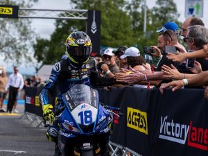 【FIM Yamaha R3世界盃 Magny-Cours】高平理智首勝！0.195秒險勝竹本倫太郎×日本車手1-2包辦×第二回合Aymon Bocanegra桿位