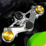 TRICKSTAR推出Kawasaki Ninja ZX-25RR／ZX-4R鋁合金切削上三角台！提升駕駛艙質感與賽車風格