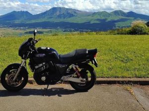 Honda“CB400 Super Four Version R（400cc）”车主评价｜一见钟情飞机头整流罩×山路扭力充沛×电系稳压器弱缺点【Webike爱车精选】