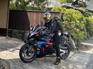 BMW M1000RR（1000cc）車主評價｜不想撞衫愛跑車×充沛動力超吸睛×維護油耗負擔重×近乎零改裝需求【Webike愛車精選】