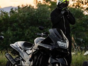 Kawasaki「ZZ-R1100」車主評價｜KIRIN暴風騎士影響購入×尺寸魄力動力滿意×被稱大叔車在意【Webike愛車精選】