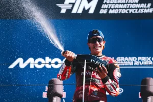 【MotoGP圣马力诺GP决赛报导】Marc Márquez冲刺+决赛双冠跃居积分榜首！Martín手臂抽筋×Bezzecchi摔车退赛×小椋蓝二连缺席