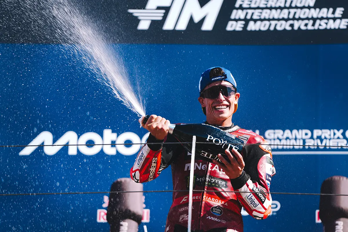 【MotoGP聖馬利諾GP決賽報導】Marc Márquez衝刺+決賽雙冠躍居積分榜首！Martín手臂抽筋×Bezzecchi摔車退賽×小椋藍二連缺席
