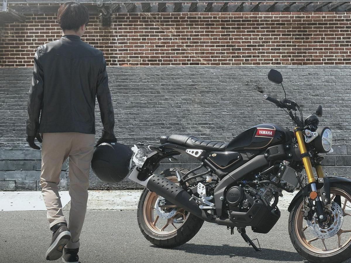 【台灣新車】YAMAHA「XSR 155 2026年式」開放預購!黑/銀兩色×NT$149,500元×VVA 155cc×倒立前叉×ABS標配×第四季交車