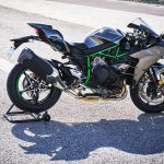 【新車速報】Kawasaki「Ninja H2 CARBON（2027年式）」日本停產六年後復活！最高200ps×首次採用Brembo Hypure×HUD儀表