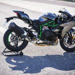 【新車速報】Kawasaki「Ninja H2 CARBON（2027年式）」日本停產六年後復活！最高200ps×首次採用Brembo Hypure×HUD儀表