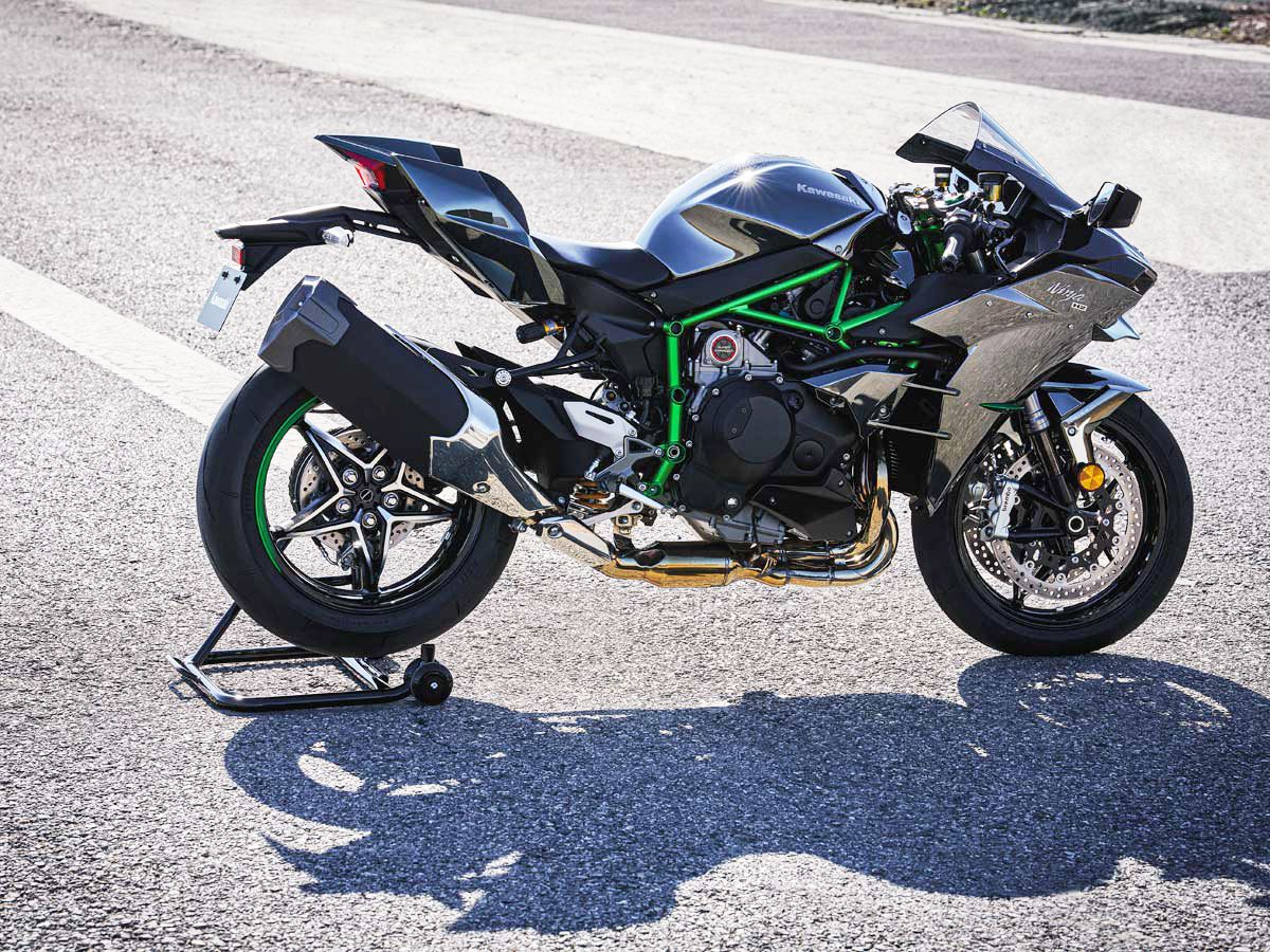 【新车速报】Kawasaki“Ninja H2 CARBON(2027年式)”日本停产六年后复活!最高200ps×首次采用Brembo Hypure×HUD仪表