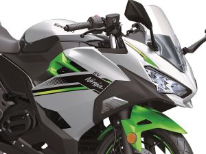 【北美發表】Kawasaki「Ninja e-1 ABS（2027年式）」！新塗裝萊姆綠前土除×e-boost×雙電池並列×7,899美元