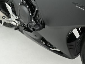 【專用設計】Daytona推出Honda CBR400R FOUR E-Clutch（’26）專用引擎防倒球｜全黑標準款×流線型鋁合金飾板款兩種版本