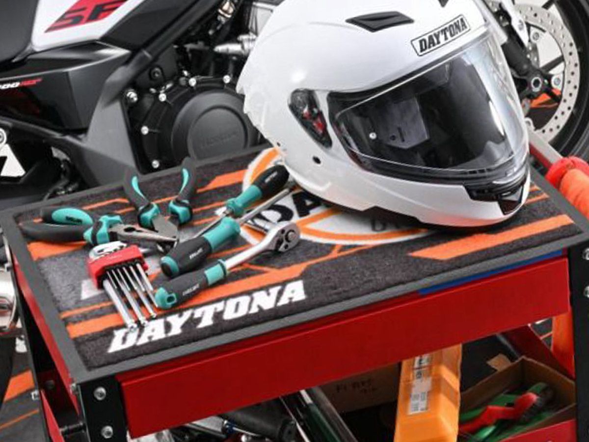 【新产品】DAYTONA“MC Garage多功能垫”！400×600mm×高耐用尼龙绒面×橡胶底座×可水洗×维修工作空间/工具车/车库层架用途