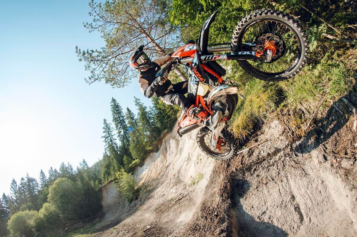 2027年式发表！KTM“300 XC-W HARDENDURO”专属涂装更新×WP XACT前叉×Factory轮组