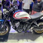 【速報】Honda「CB500 Super Four 2027年式」中國三色塗裝登場！藍×白×紅限定色×金色輪框×重慶車展發表