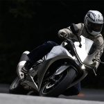 【新車試駕】Honda「CBR400R FOUR E-Clutch」試駕！和CB400SF同規格卻感覺更快？衝壓進氣×E-Clutch補油×完整技術解析