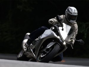 【新车试驾】Honda“CBR400R FOUR E-Clutch”试驾！和CB400SF同规格却感觉更快？冲压进气×E-Clutch补油×完整技术解析
