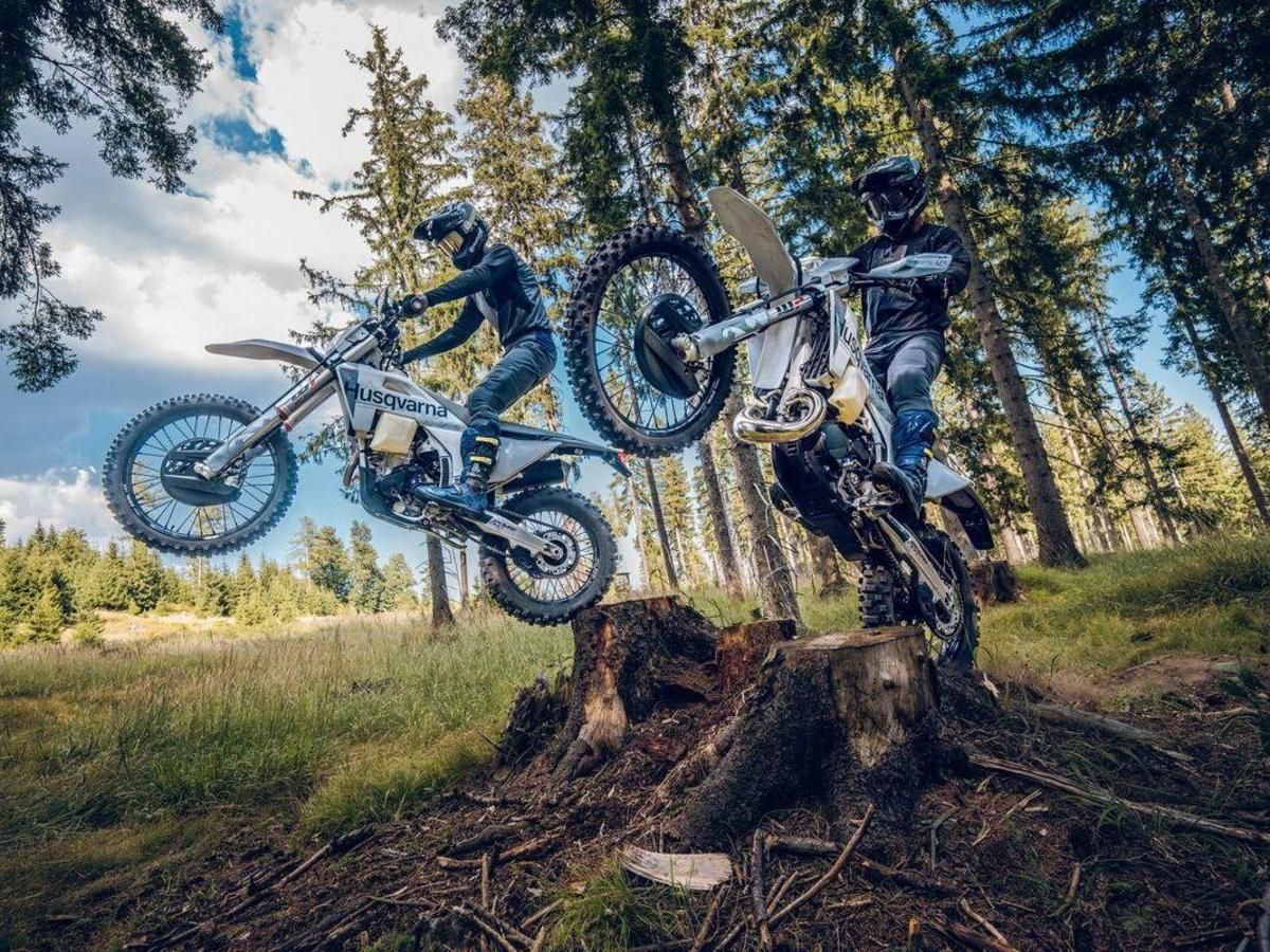 【新车】Husqvarna“TE 300 PRO×FE 350 PRO（2027年式）”发表！Factory轮组/防滑板标配×TE 300 PRO竞技专用×FE 350 PRO 9月/TE 300 PRO 11月日本上市