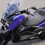【试驾报告】Yamaha“XMAX（2026年式）”！赛车风格蓝色首度亮相×BLUE CORE 249cc×电动风镜×TFT×全方位运动速克达骑乘感受