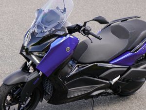 【试驾报告】Yamaha“XMAX（2026年式）”！赛车风格蓝色首度亮相×BLUE CORE 249cc×电动风镜×TFT×全方位运动速克达骑乘感受