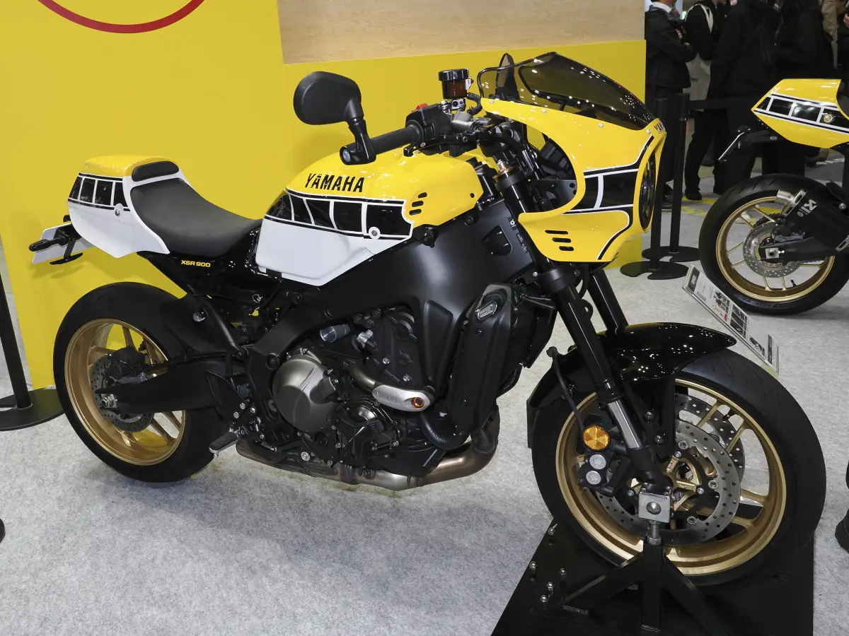 【新產品】Y’S GEAR「XSR900外觀套件×XSR155/125油箱側蓋」US Inter Color Speed Block重現YAMAHA廠隊賽車傳統!