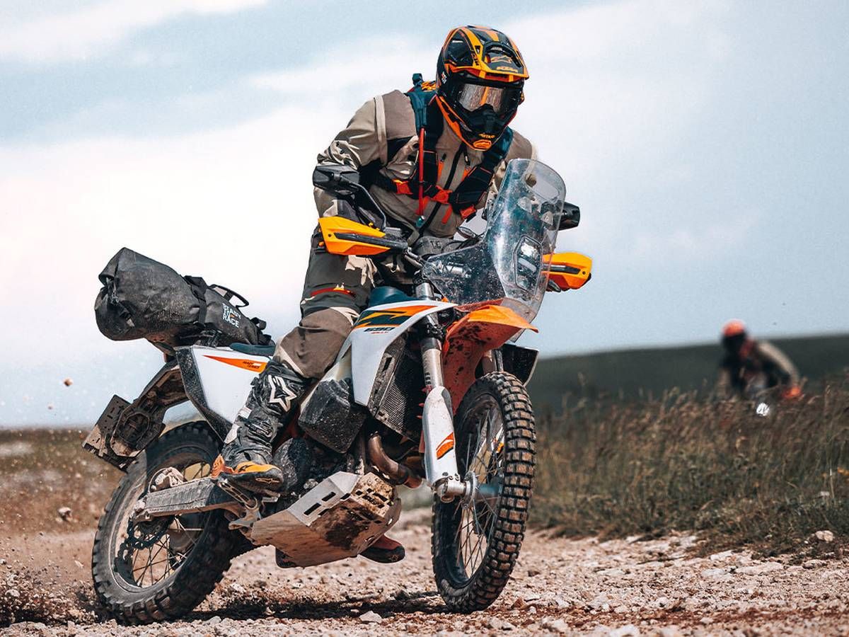 【新車】KTM「690 RALLY（2027年式）」10月發售！692cc LC4 79PS×20L雙油箱×161.5kg×拉力塔×640 ADVENTURE精神繼承