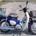 Honda「Super Cub 110 Pro（109cc）」車主評價｜前置物籃放棄Cross Cub改裝×露營裝備滿載×懸吊衝擊強缺點【Webike愛車精選】