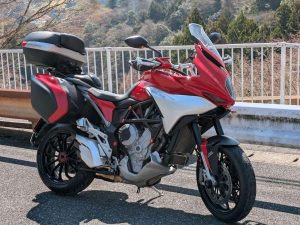 MV Agusta「TURISMO VELOCE 800（800cc）」車主評價｜雙載長途旅行×三缸引擎×單搖臂×電子系統故障缺點【Webike愛車精選】