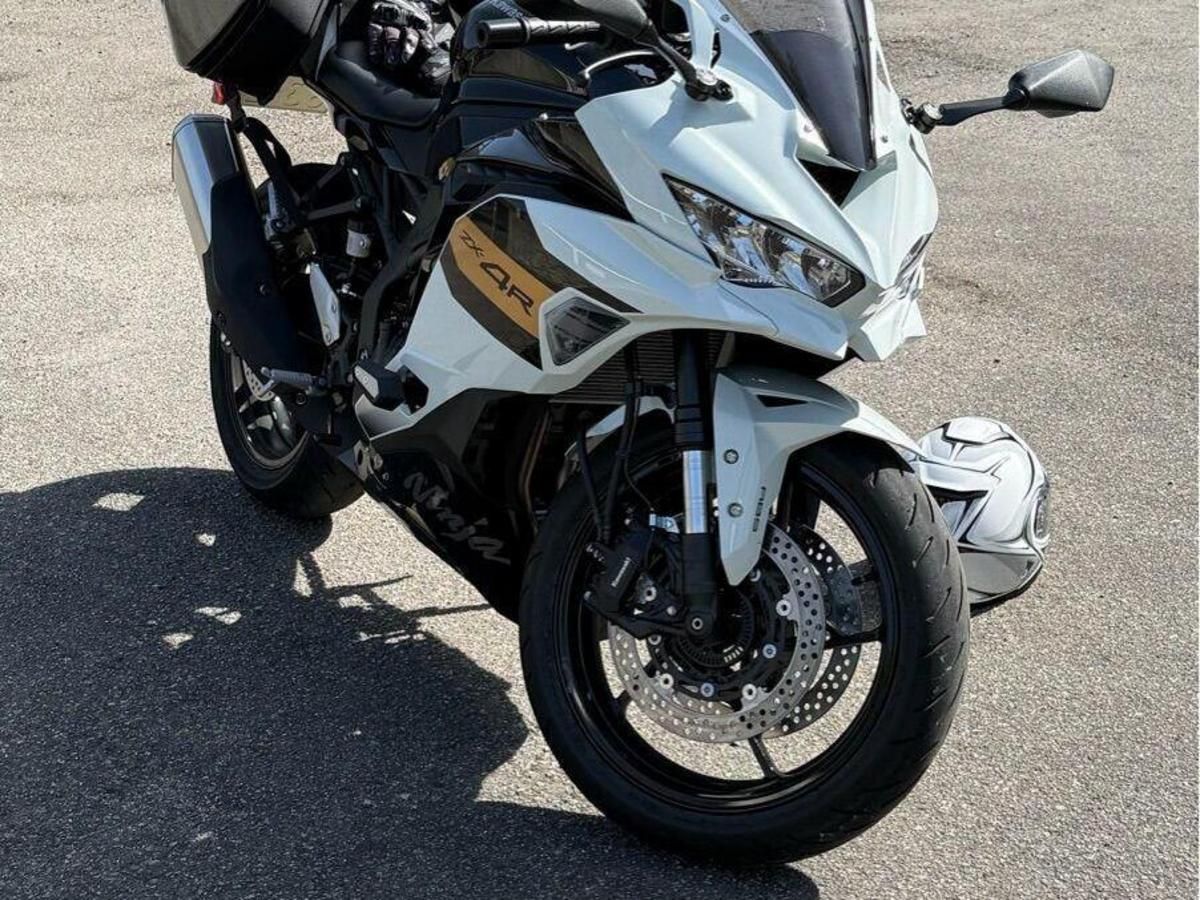 Kawasaki「Ninja ZX-4R（399cc）」車主評價｜稍前傾也容易騎乘×操控性能無可挑剔×外觀很棒×行駛中無法切入空檔缺點【Webike愛車精選】