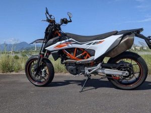 KTM「690 SMC R（690cc）」車主評價｜鎖定最激進的大排氣量單缸×狂暴扭力與瘋狂加速×改裝輕量化實測141kg×缺點「沒有」【Webike愛車精選】