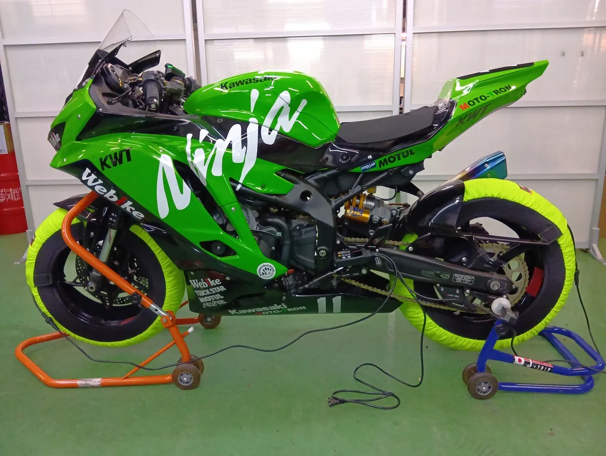 【實測驗證】MOTO-TRON「PRO-TRACK」輪胎加熱器｜Kawasaki ZX-25R賽道規格×非接觸式溫度計×通電30分鐘胎面73～80℃×設定90℃實測88.6～90.6℃