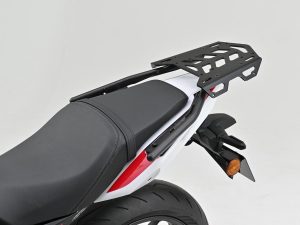 【新製品】Daytona「多功能貨架」登場｜Honda CB400SF（’26）專用×A5052鋁合金頂板×黑色鋼材配件×最大載重5公斤×GIVI Monolock箱架