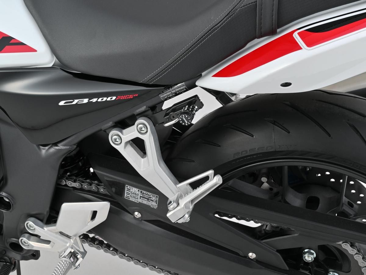 【新製品】Daytona「密碼式安全帽鎖」登場|Honda CB400 SUPER FOUR E-Clutch(’26)專用×雙轉盤密碼鎖×免攜帶鑰匙