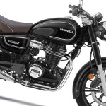 【海外新車】Honda「CB350C特仕版珍珠烈焰黑」印度發表！1950年代歐系靈感×黑色車身白條紋×棕色分離式座墊