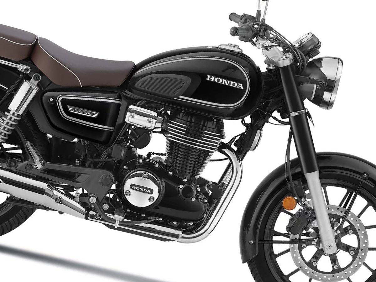 【海外新車】Honda「CB350C特仕版珍珠烈焰黑」印度發表!1950年代歐系靈感×黑色車身白條紋×棕色分離式座墊