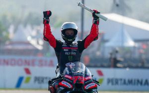 【MotoGP印尼GP】Aprilia史上首次包办前四！Bezzecchi夺冠×Fernandez指骨骨折仍亚军×Martin第三×小椋蓝第四