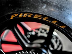 【WorldSBK】Pirelli單一規格輪胎22年畫下句點！2004–2026共660場賽事×「週日奪冠、週一熱銷」市售同規格輪胎×2027年轉戰MotoGP