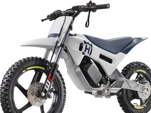 【海外新車】Husqvarna「EE 2.12 2027年式」兒童電動越野車！前輪12吋×座高2段調整×輪轂馬達1.8kW×3種騎乘模式