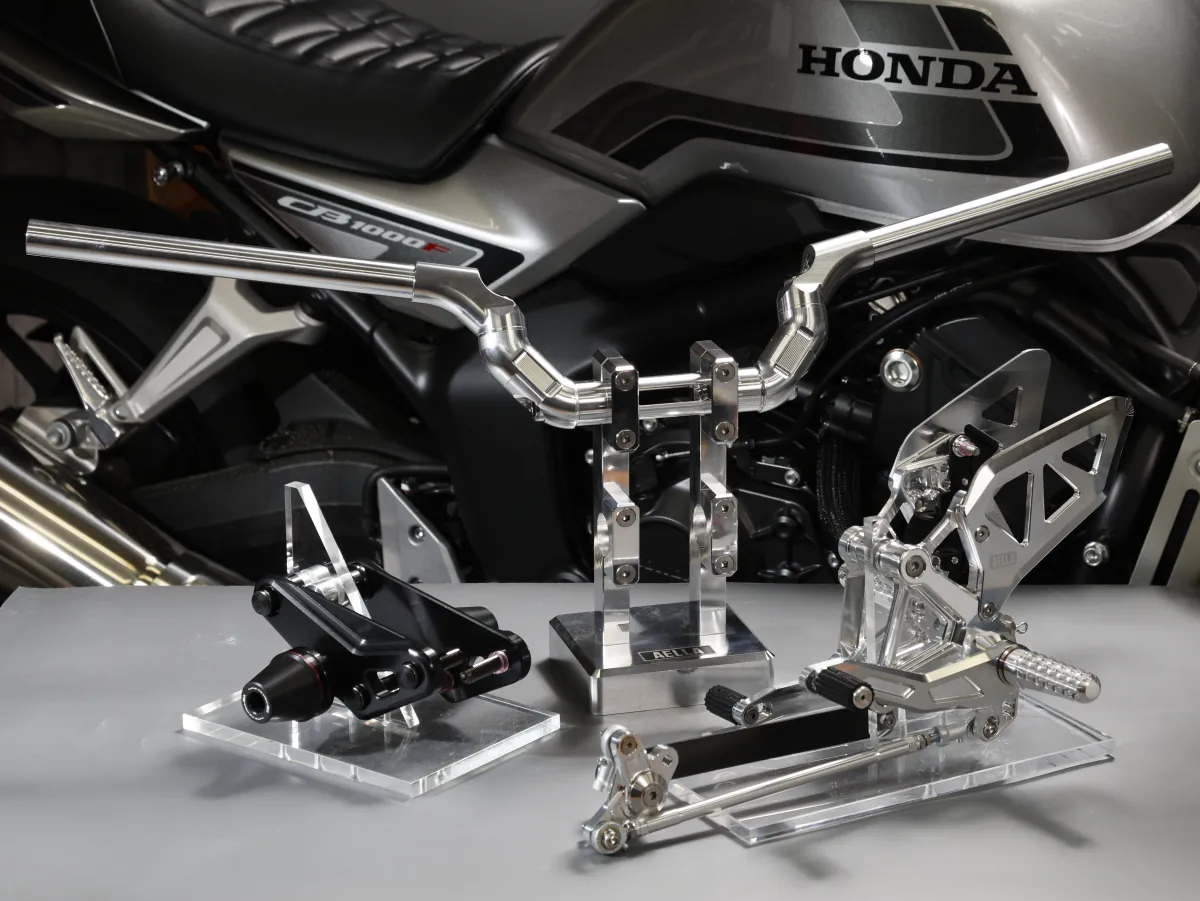 AELLA首度为Honda CB1000F推出专用零件｜脚踏后移套件×铝合金切削可调式把手×换档杆支架×防倒球