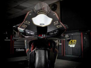 【WorldSBK】Bimota KB998 Rimini最终站换上黑金“Nero”涂装！致敬1985年名车DB1澳洲市场限定配色×车手皮衣同步客制
