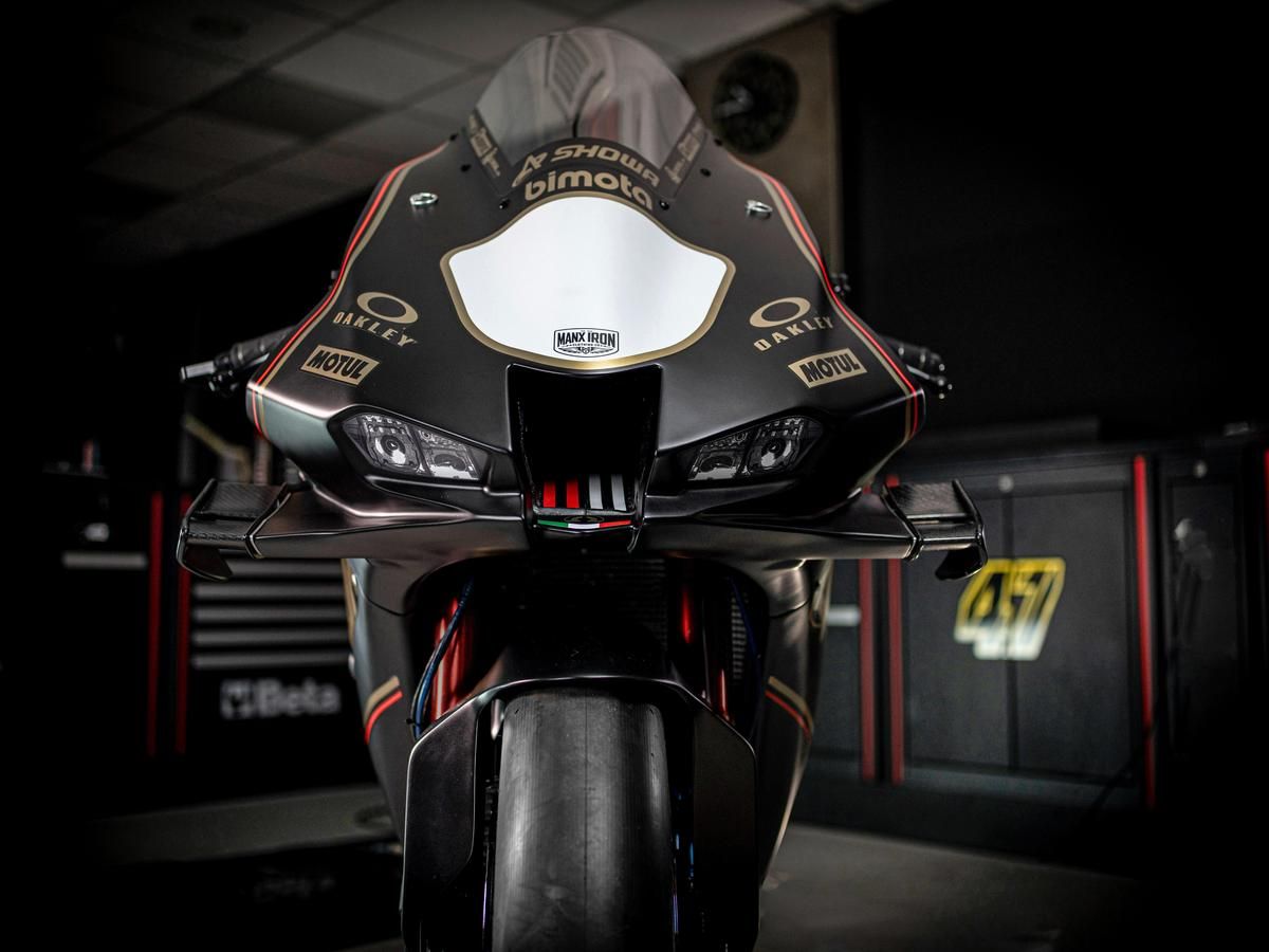 【WorldSBK】Bimota KB998 Rimini最終站換上黑金「Nero」塗裝！致敬1985年名車DB1澳洲市場限定配色×車手皮衣同步客製