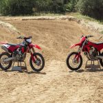【海外新车】Ducati“Desmo450 MX/MX Factory 2027年式”发表！实战回馈升级×预知保养系统×Akrapovič全钛合金排气管