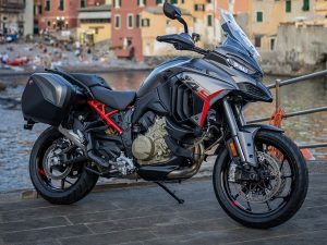 【新車】Ducati「Multistrada V4 S Grand Tour 2027年式」！前後雷達ACC標配×60L側箱×Skyhook EVO×170hp×美國30,995美元
