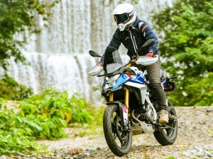 【日本试驾】BMW“F450GS（420cc）”三等级评测！135度曲轴×ERC自动离合×KYB悬吊×新手老手都推荐