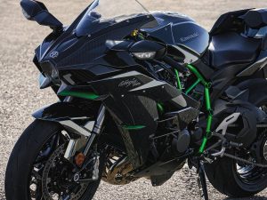 【速报】Kawasaki“Ninja H2 CARBON”2027年式（418万日圆）｜日本限量约300台×Brembo Hypure卡钳×定速巡航